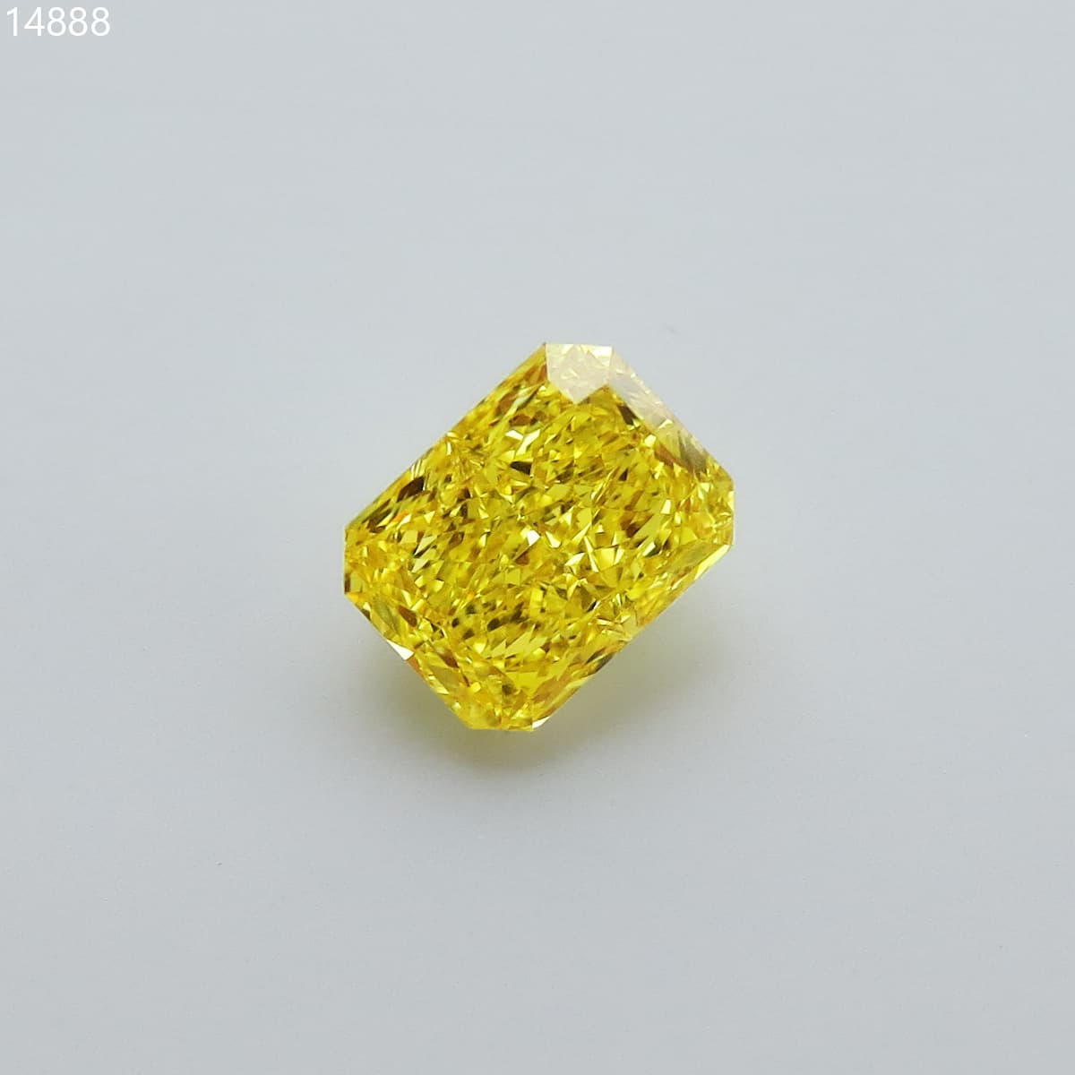 1.01 ct, FANCY VIVID YELLOW, RADIANT, VS2