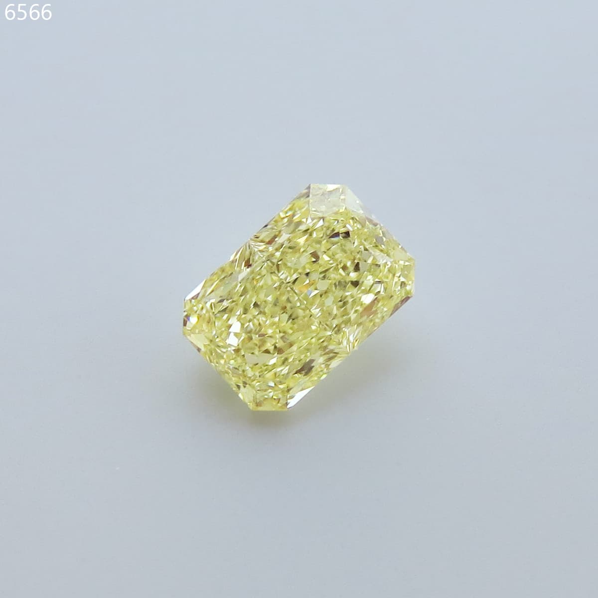 1.04 ct, FANCY LIGHT YELLOW, RADIANT, IF