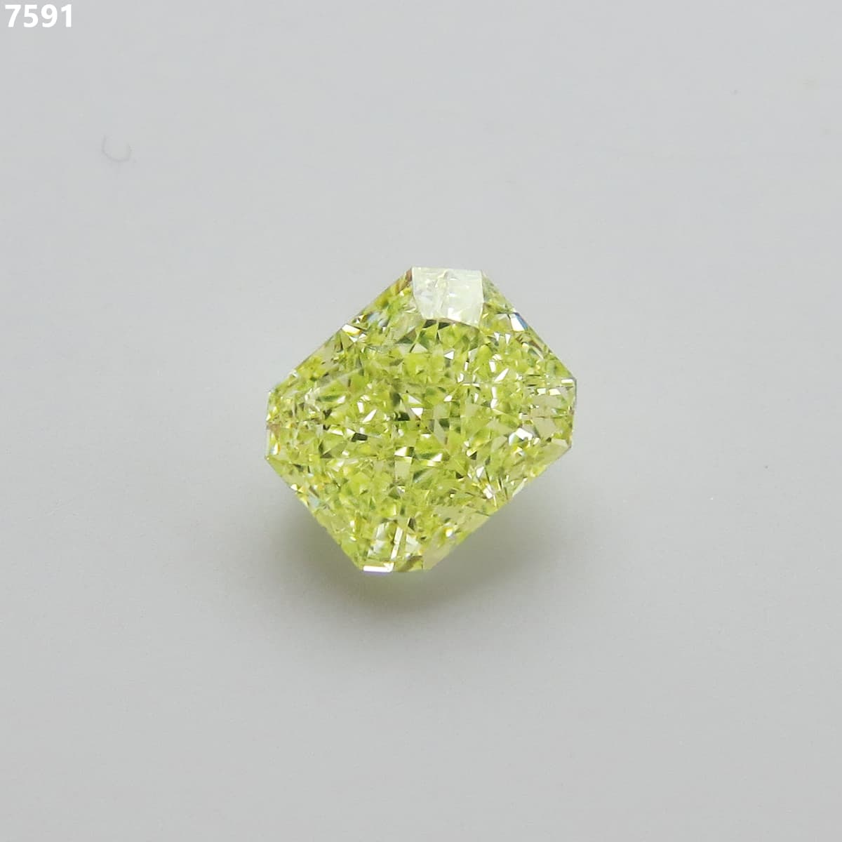 1.01 ct, FANCY GREEN YELLOW, RADIANT, SI1